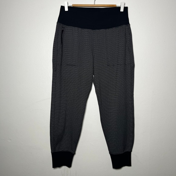 Athleta Pants - Athleta Venice Textured Jogger In Wavy Dash Black size medium